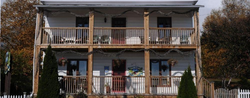 Gite Au Vieux Pommier Tadoussac Exterior photo