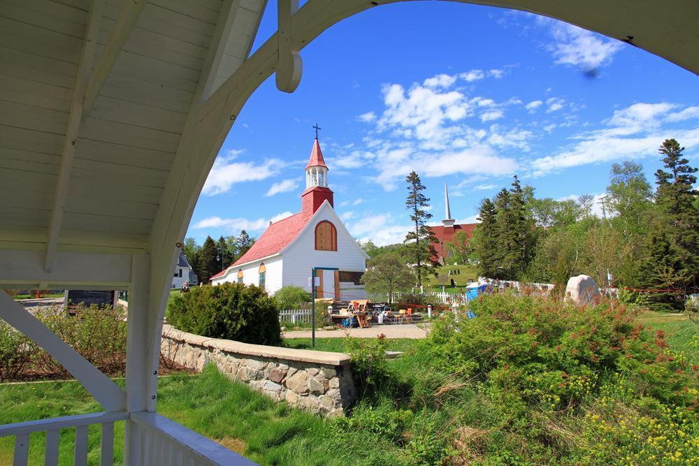 Gite Au Vieux Pommier Tadoussac Exterior photo